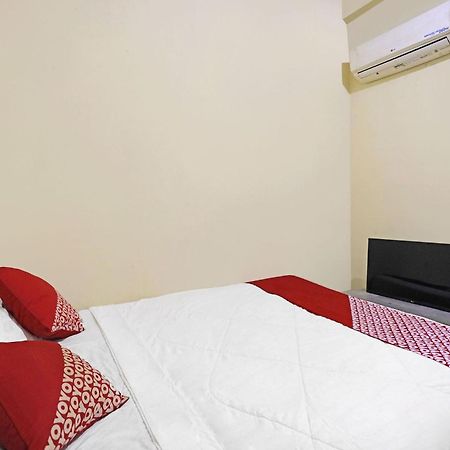 SPOT ON 91343 Kartika Guest House Syariah Jodoh  Bagian luar foto
