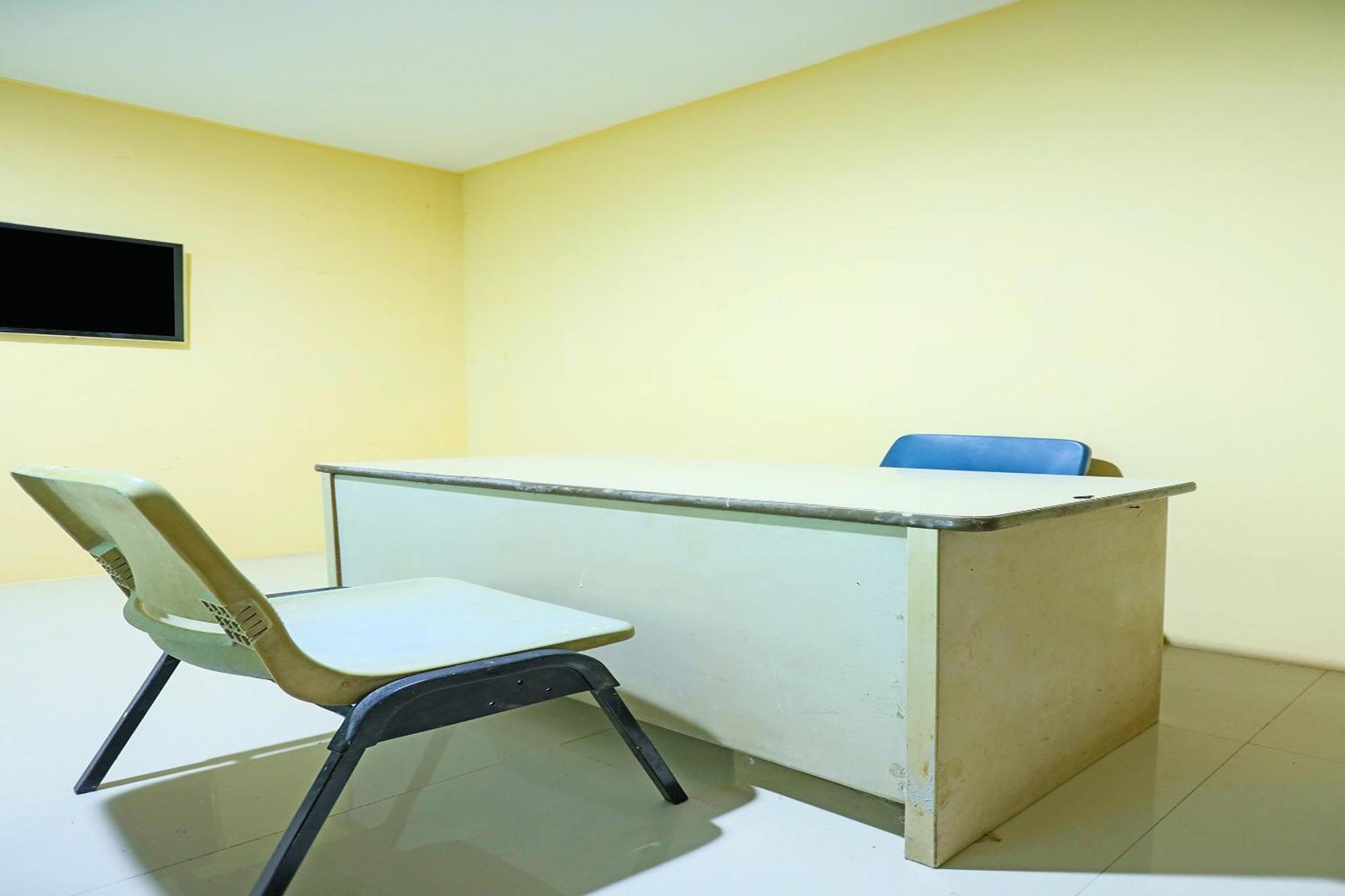 SPOT ON 91343 Kartika Guest House Syariah Jodoh  Bagian luar foto