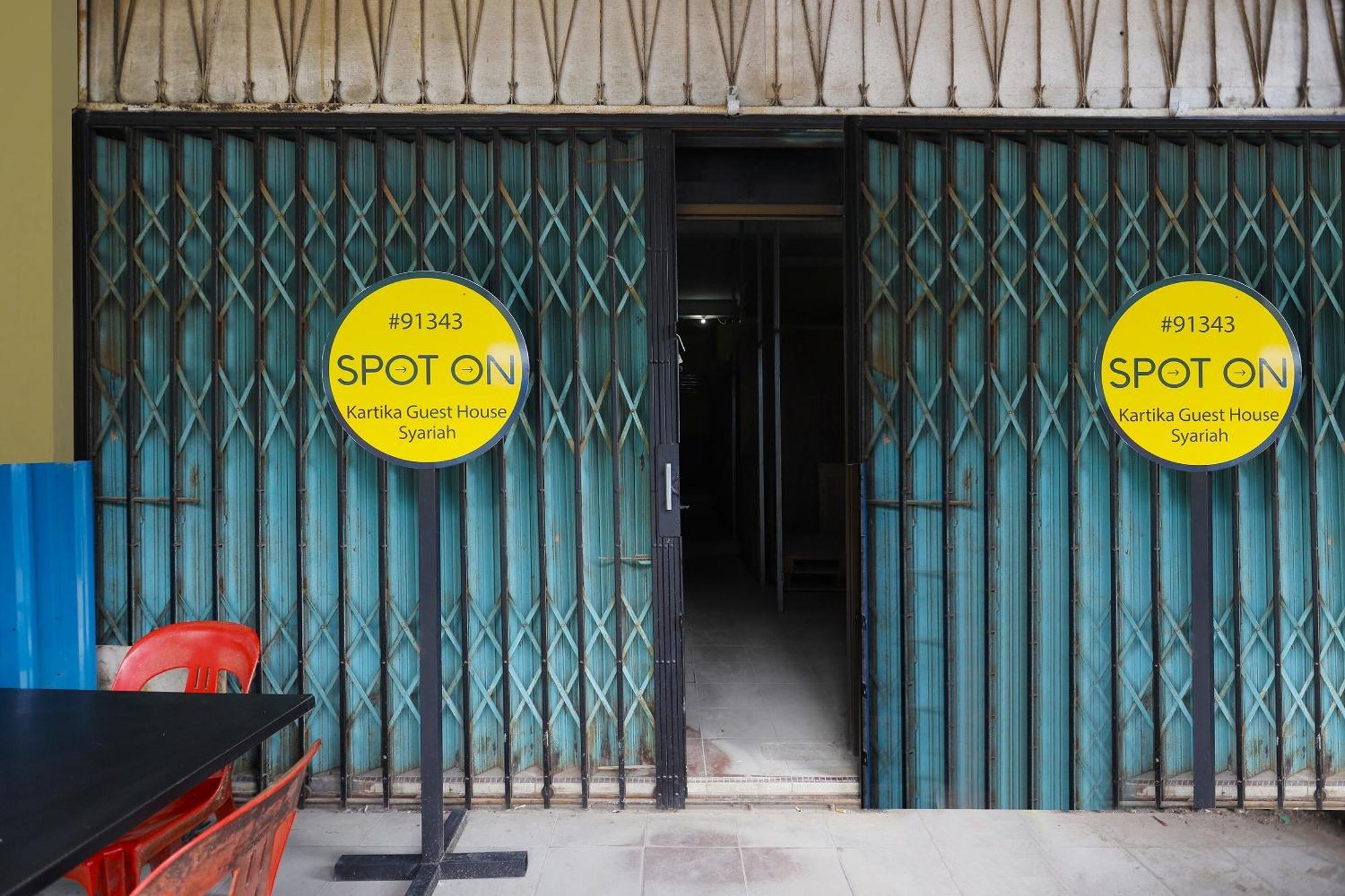 SPOT ON 91343 Kartika Guest House Syariah Jodoh  Bagian luar foto